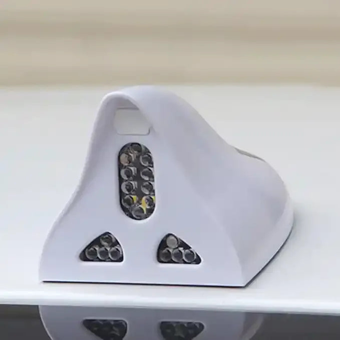 SolarGlow™ – هوائي ذكي بالطاقة الشمسية